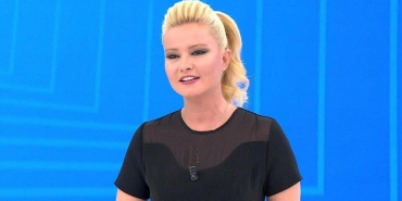 altin-kelebek-odul-toreninde-muge-anli-depremi-cagla-sikele-laf-atinca-salon-sessizlige-burundu-HOaK3pBY.jpg