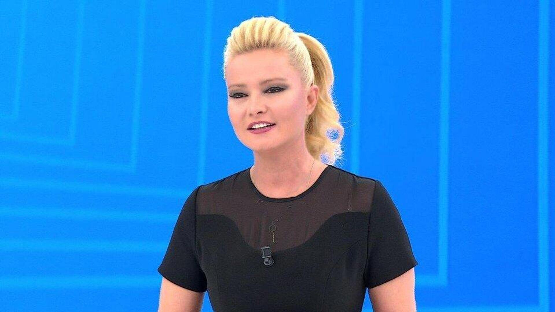 altin-kelebek-odul-toreninde-muge-anli-depremi-cagla-sikele-laf-atinca-salon-sessizlige-burundu-HOaK3pBY.jpg
