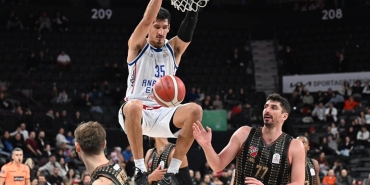 anadolu-efes-karsiyakayi-sahane-bir-macta-yendi-VCYTcg1R.jpg