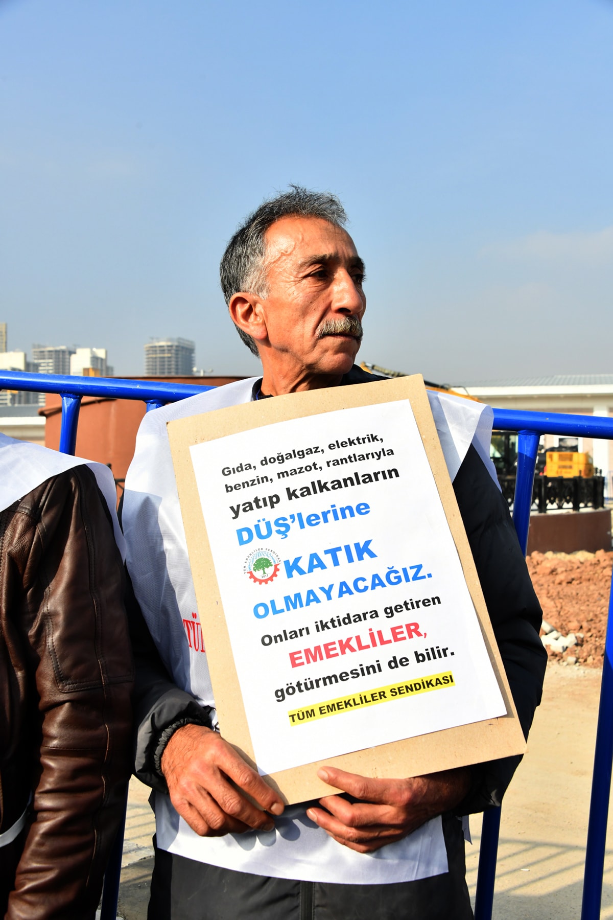Ankara’da Onbinler İktidara Seslendi: Emekçilerin ve Emeklilerin Haklarını Verin!