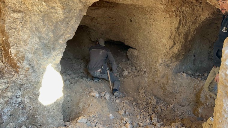 Hatay’ın Arsuz İlçesinde Tarihi Kaya Mezarları Keşfedildi