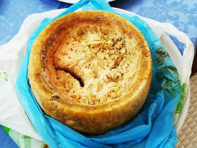 Avrupa'da Yasaklanan Dünyanın En Tehlikeli Peyniri: Şok Edici Gerçekler!