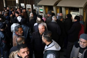 bankalarin-onunde-uzun-kuyruklar-atmler-para-dagitamiyor-gmB5qsjX.jpg