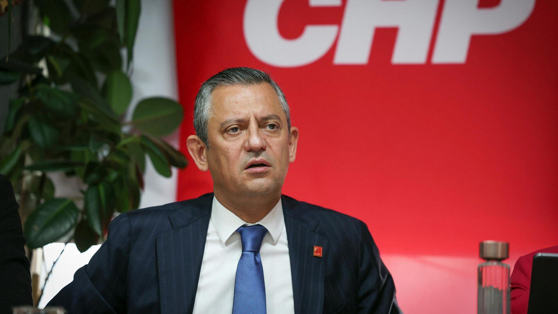 chp-genel-baskani-ozgur-ozel-suriyede-100-saatteyiz-ne-olacak-ne-bitecek-gorecegiz-39jrzcum.jpg