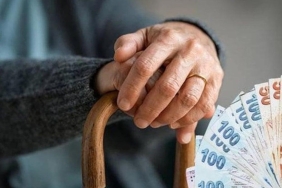cuma-gunu-gozlerin-uzerinde-emekli-maasi-icin-onemli-iki-tahmin-ZnpkeA9X.jpg