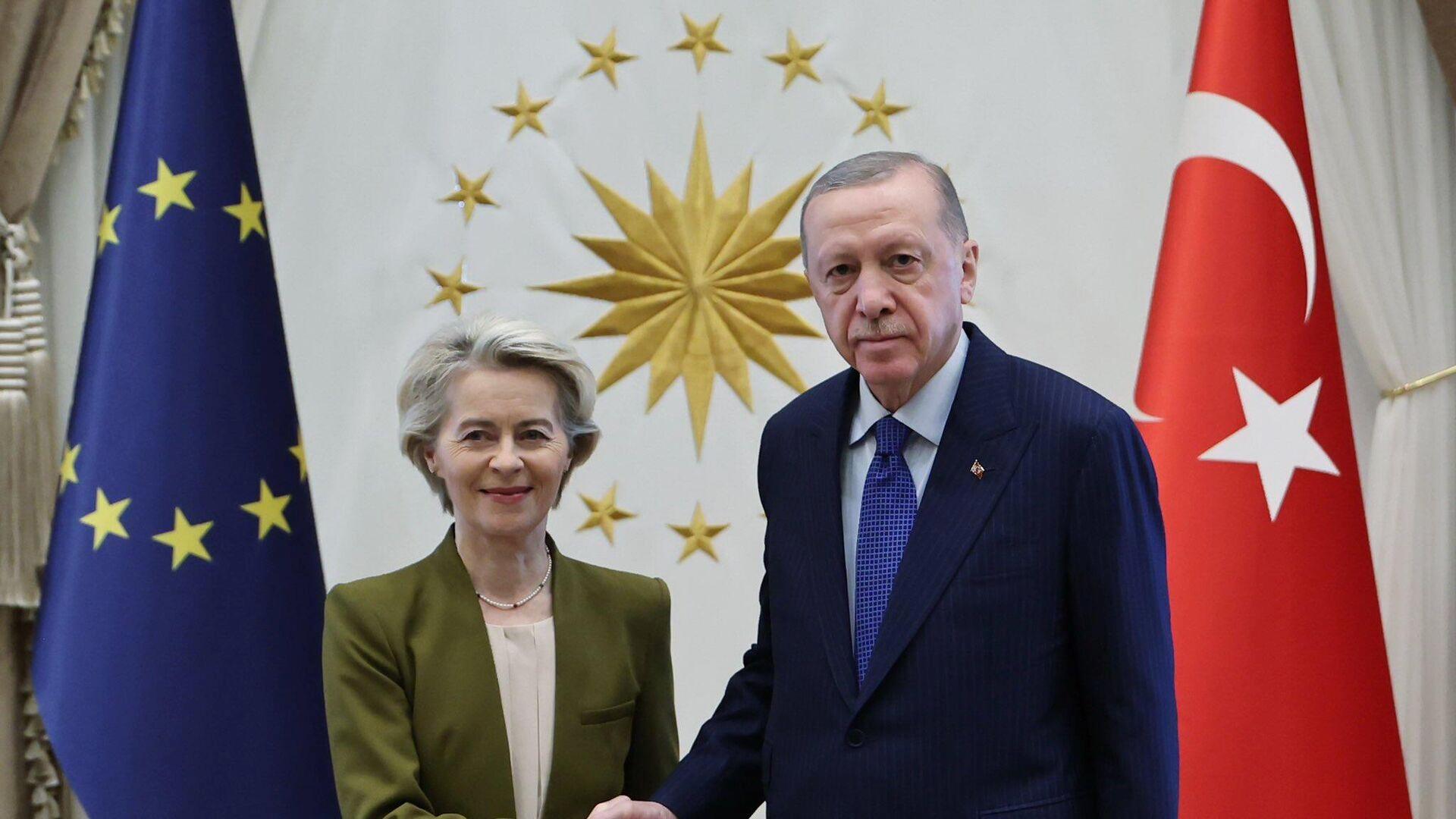 cumhurbaskani-erdogan-avrupa-birligi-uyeligi-turkiye-icin-stratejik-hedef-olmayi-surduruyor-KPLRwLIG.jpg