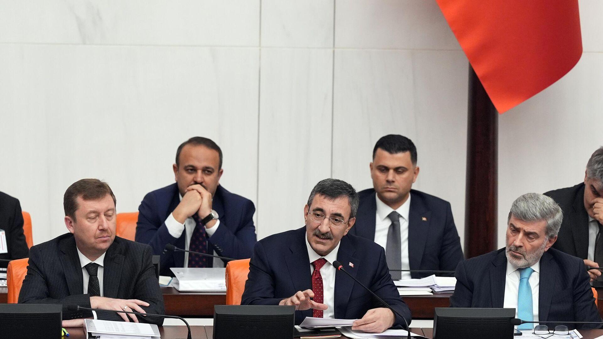 cumhurbaskani-yardimcisi-yilmazdan-diyanet-washingtonda-villa-yaptirdi-iddiasina-yanit-villa-dediginiz-10-konut-Gyh18wnq.jpg