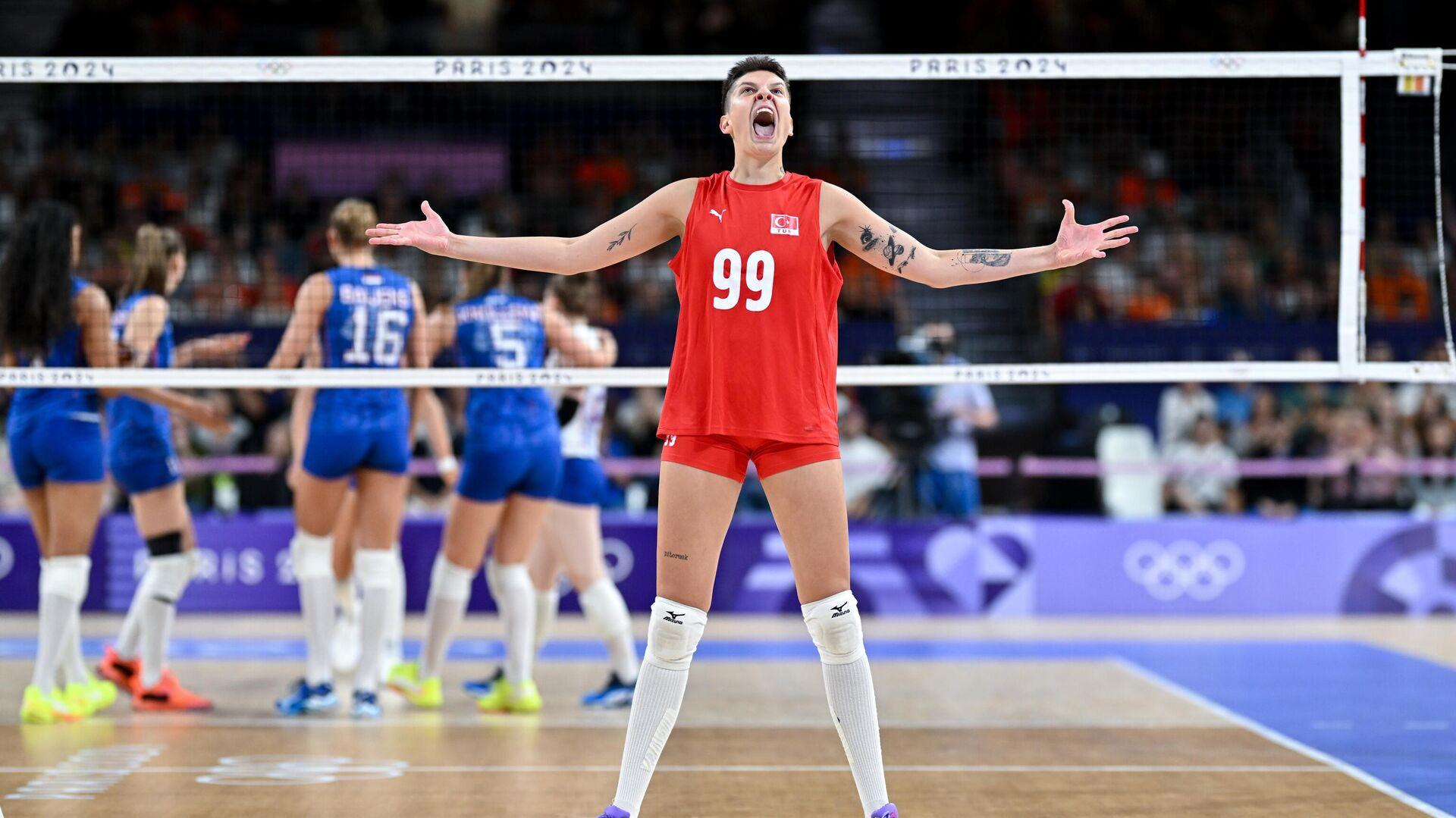 ebrar-karakurt-ve-zehra-gunes-dunyanin-en-zengin-kadin-voleybolcular-listesine-girdi-5vhRIPYB.jpg