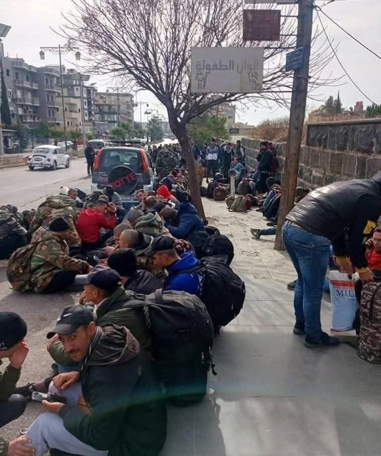 Esad'ın Askerleri: Silah Bırakma Kuyruğunda Yeni Bir Dönem