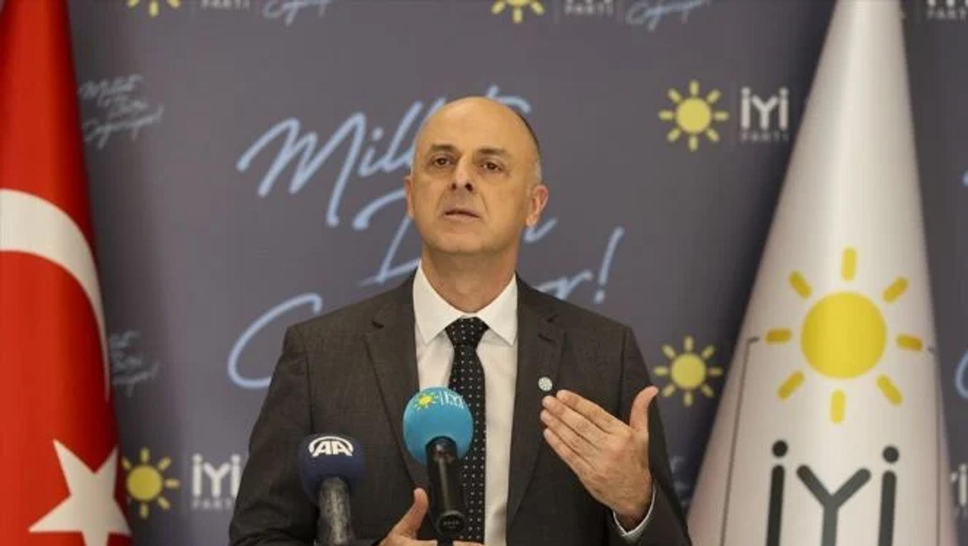 eski-iyi-partili-umit-ozlale-yeni-partisini-duyurdu-D1JBMnfG.jpg