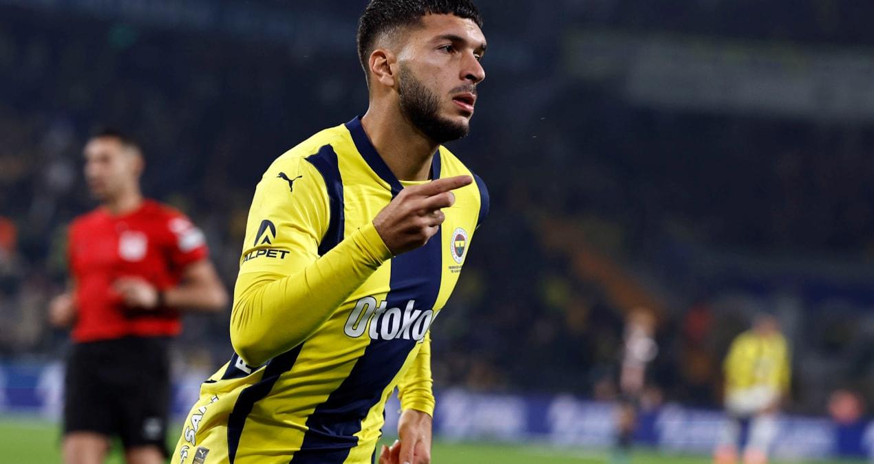 fenerbahcede-parlayan-yeni-yildiz-galatasaray-uzgun-twFheZqe.jpg