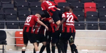 gaziantep-fk-antalyasporun-galibiyet-serisini-durdurdu-ecguM1p5.jpg