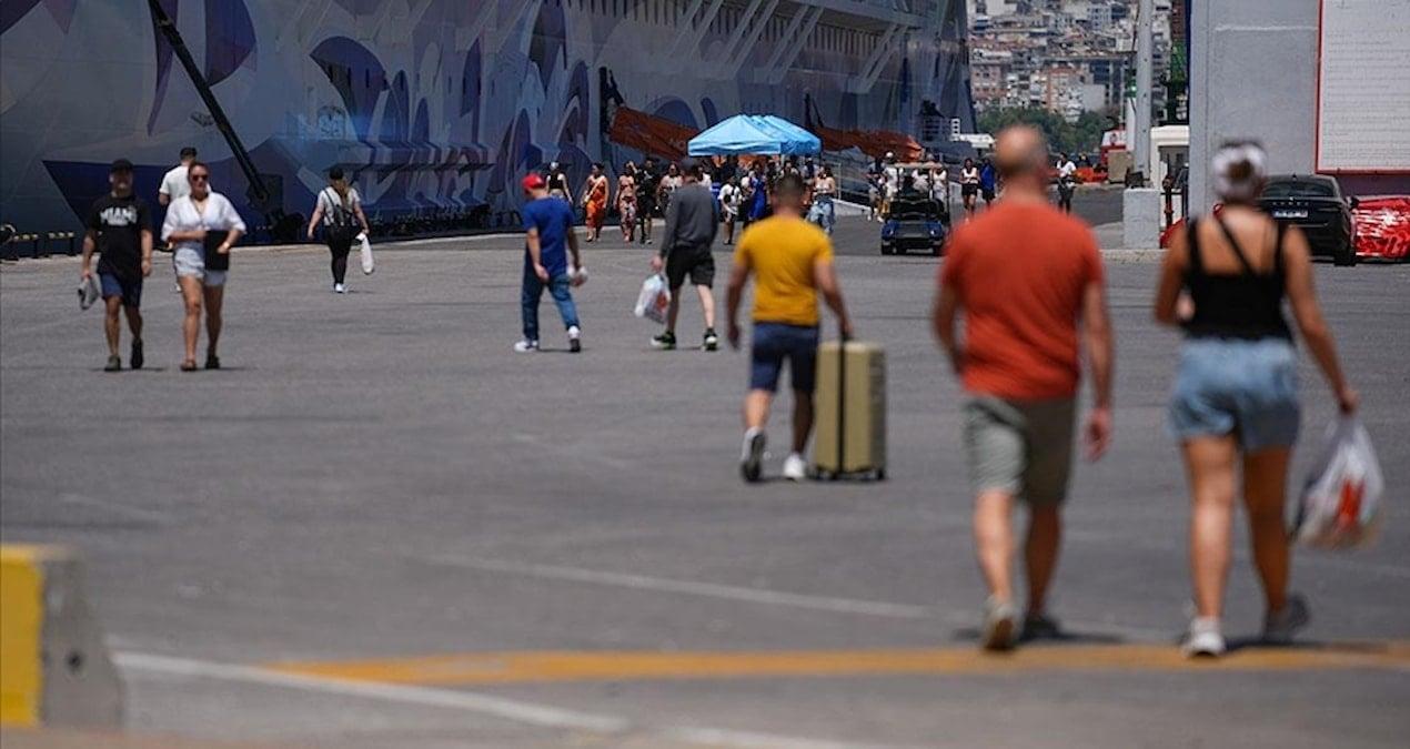 izmir-2023te-1-milyon-653-bin-978-turisti-agirladi-GROk9GwH.jpg