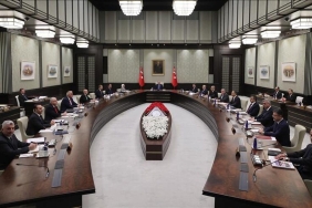 katilimcilarin-cep-telefonlari-ve-akilli-saatleri-iceri-alinmadi-kirmizi-kitap-icin-gizli-toplanti-ZKgjethr.jpg