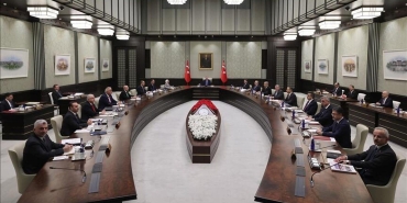 katilimcilarin-cep-telefonlari-ve-akilli-saatleri-iceri-alinmadi-kirmizi-kitap-icin-gizli-toplanti-ZKgjethr.jpg