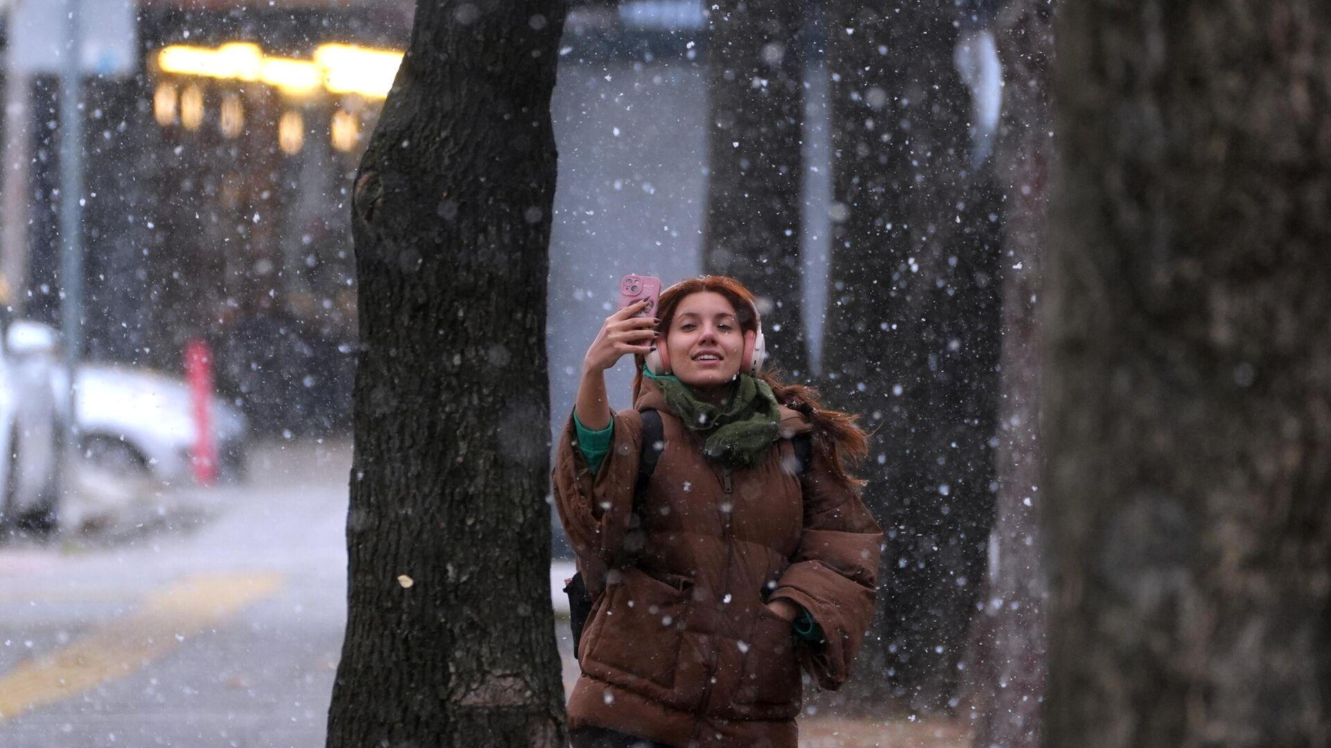 meteorolojiden-carpici-uyari-yogun-kar-yagisi-ve-don-hayati-durma-noktasina-getirebilir-buz-gibi-hava-dalgasi-geliyor-Hdcfz7AS.jpg