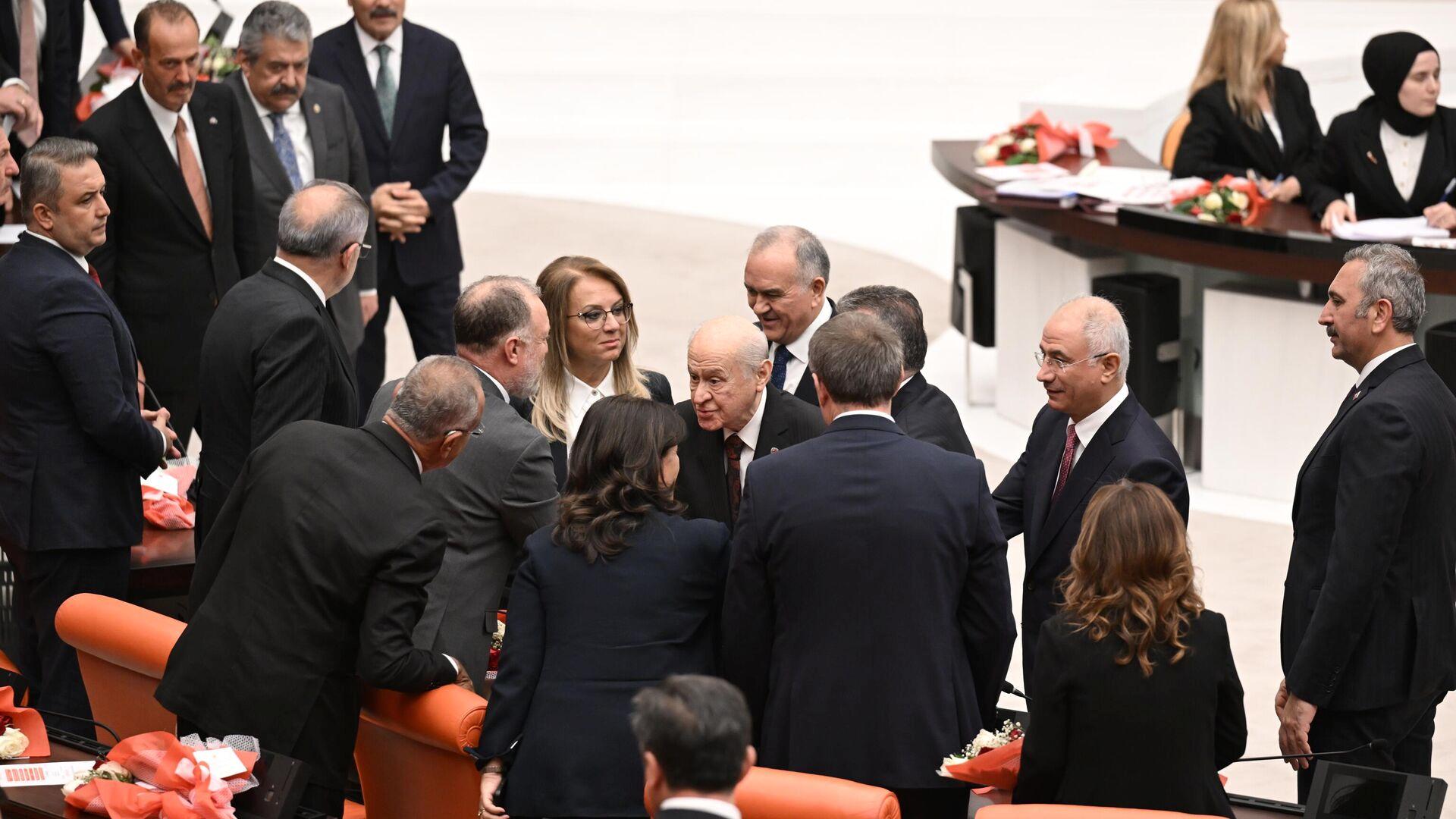 mhp-lideri-bahceli-dem-partili-bakirhani-alkisladi-kurtlerle-diyalog-turkiyeye-buyuk-kazandirir-47eDbas9.jpg