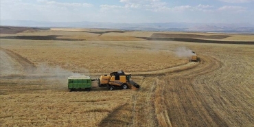 milletvekili-gurer-2023te-1-ton-bugdayla-404-litre-mazot-alirken-2024te-sadece-229-litre-aliniyor-tarimda-kriz-6QvkpTck.jpg