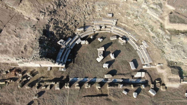Tiyatro ve Odeon Alanındaki Yoğun Kazı Çalışmaları
