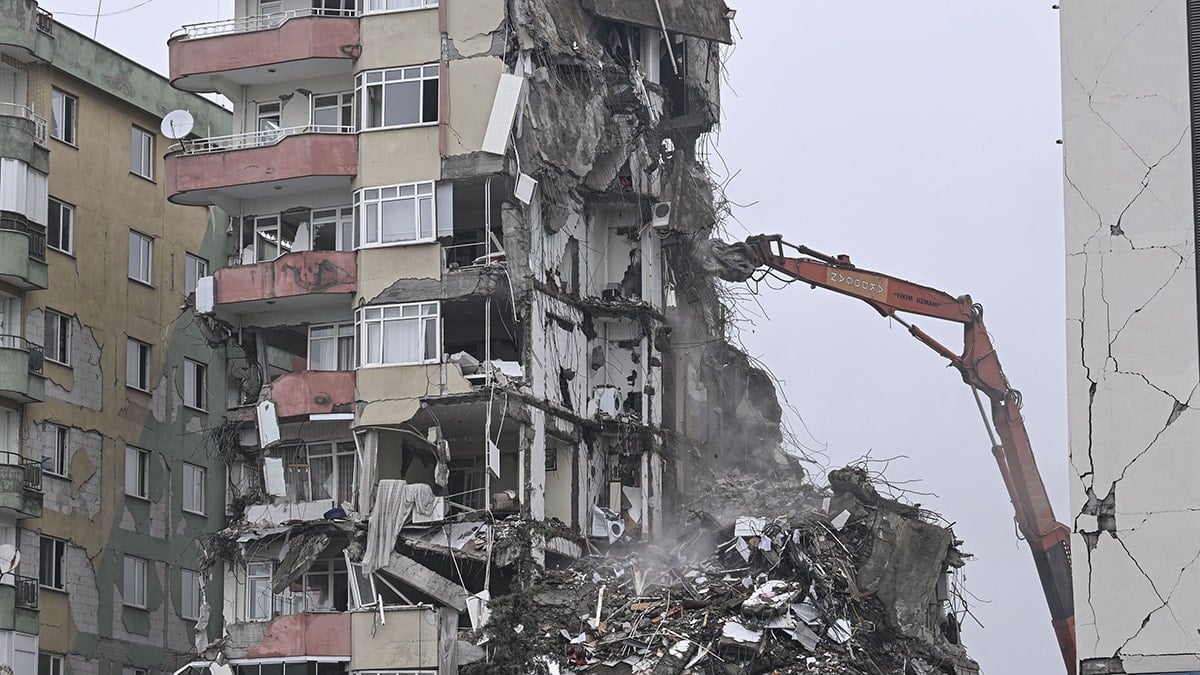 Deprem Bölgesinde Mücbir Sebep Halinin Kaldırılması Tartışmaları