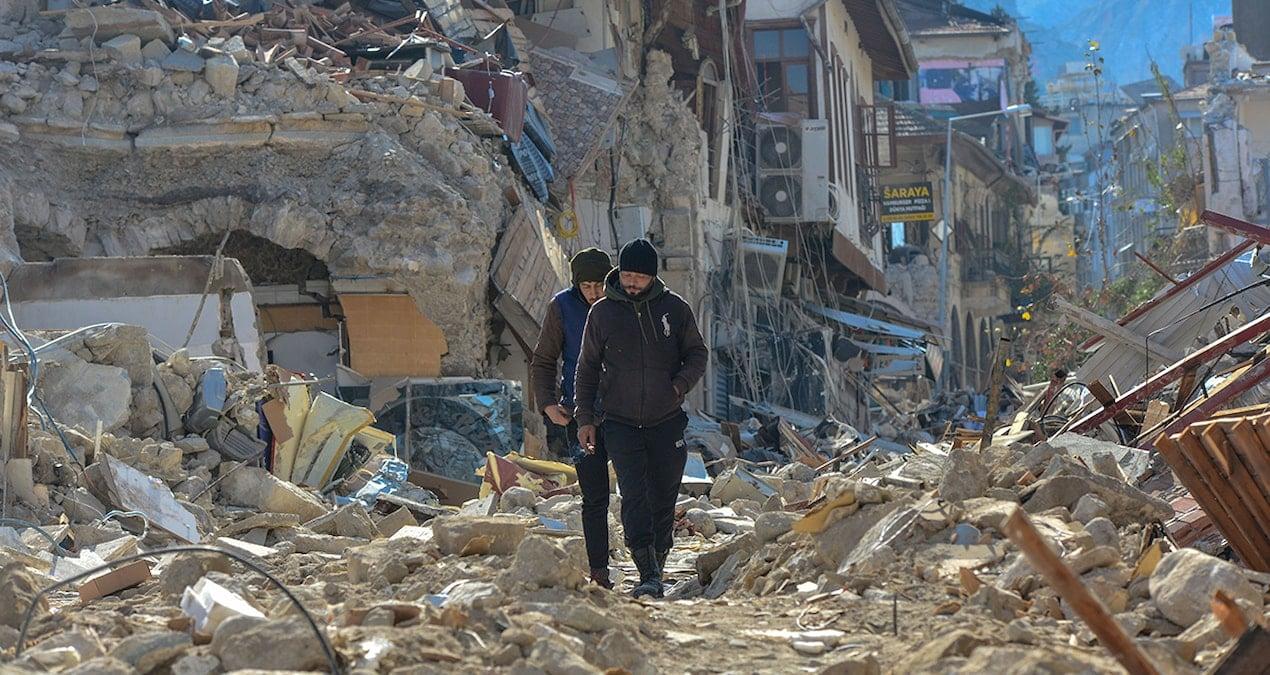 sozcunun-manseti-iktidar-ve-muhalefet-el-ele-deprem-bolgesinde-mucbir-sebep-uygulansin-3fPdmGMr.jpg