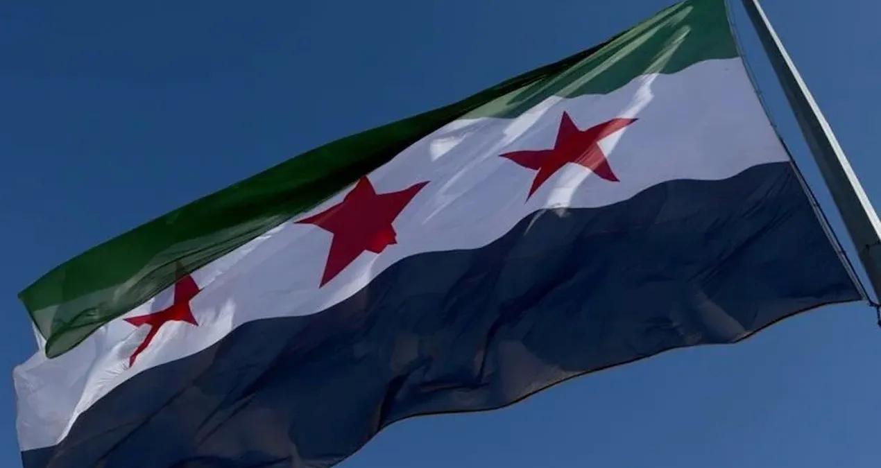 suriyenin-yeni-bayragi-anlami-ve-degisimin-arkasindaki-hikaye-AEYlnw6F.jpg