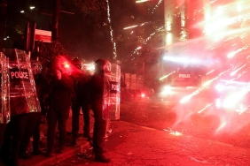 tifliste-dorduncu-gunde-biber-gazina-karsi-havai-fisek-gosterisi-SqMrpEpx.jpg