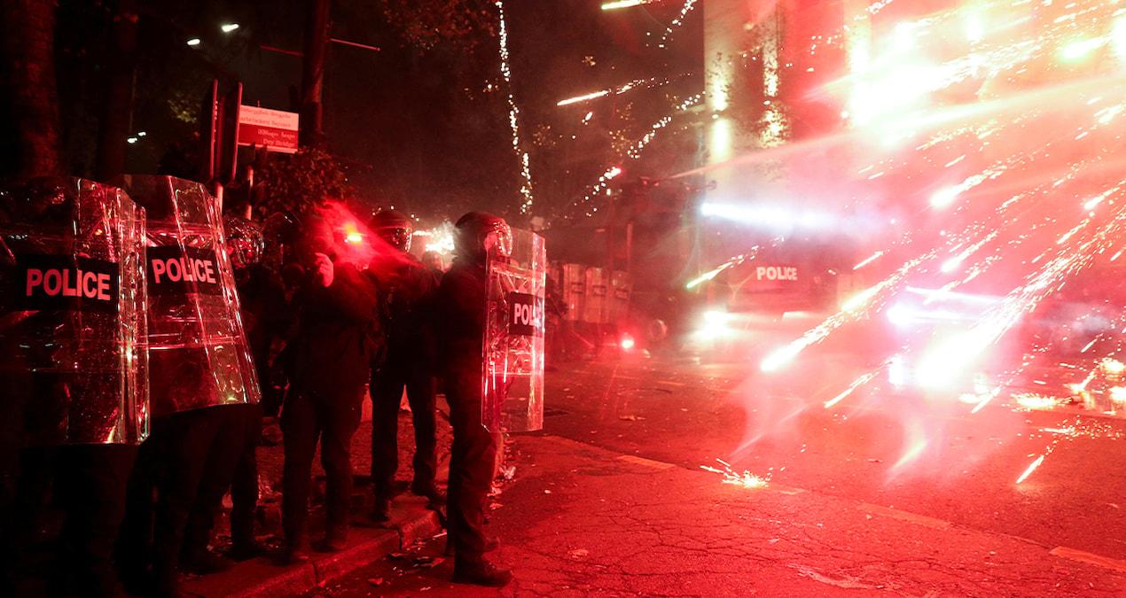 tifliste-dorduncu-gunde-biber-gazina-karsi-havai-fisek-gosterisi-SqMrpEpx.jpg