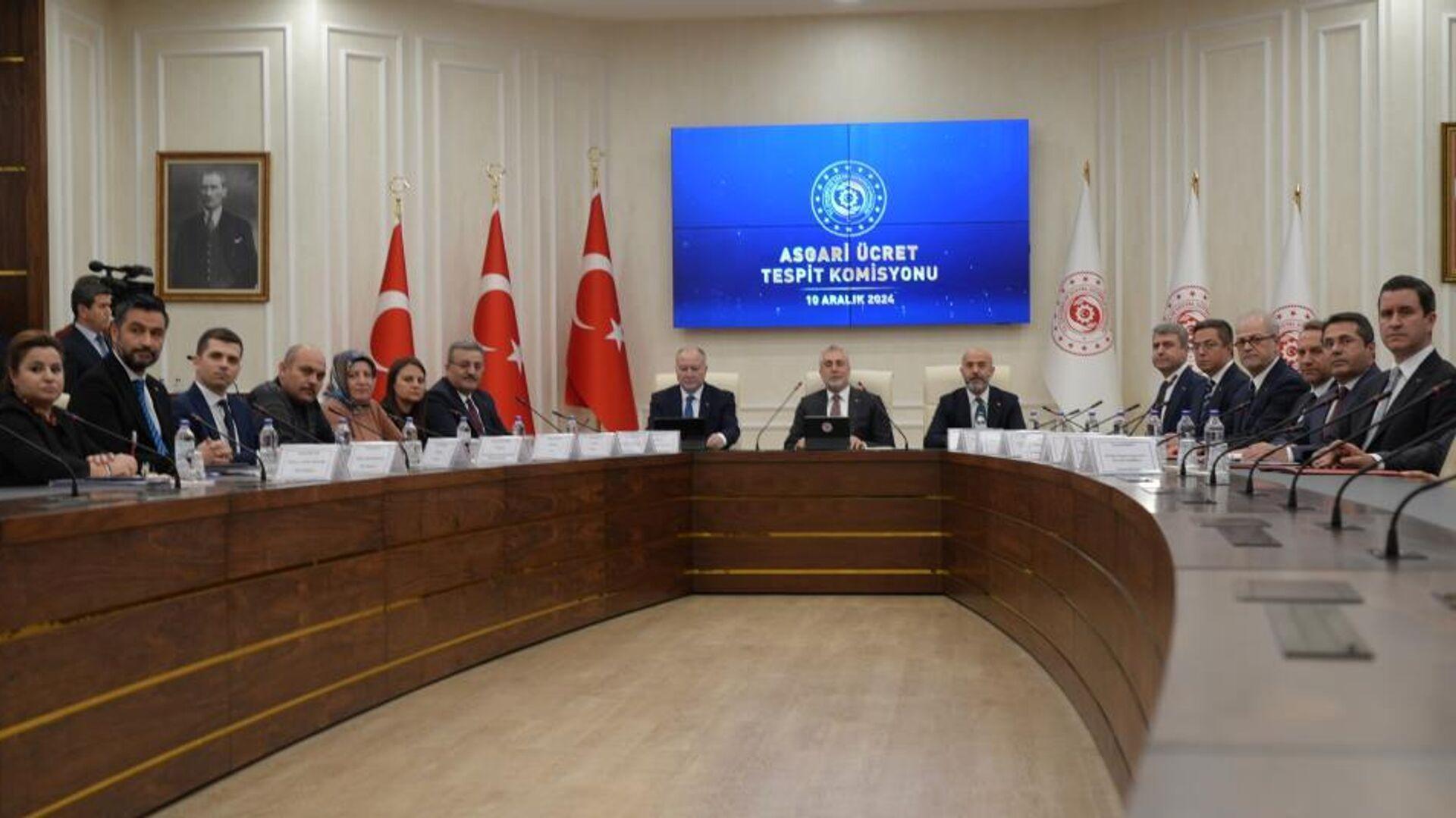 turk-is-29-bin-583-lira-teklif-etti-ak-partiden-asgari-ucret-yaniti-geldi-7UZiesLb.jpg