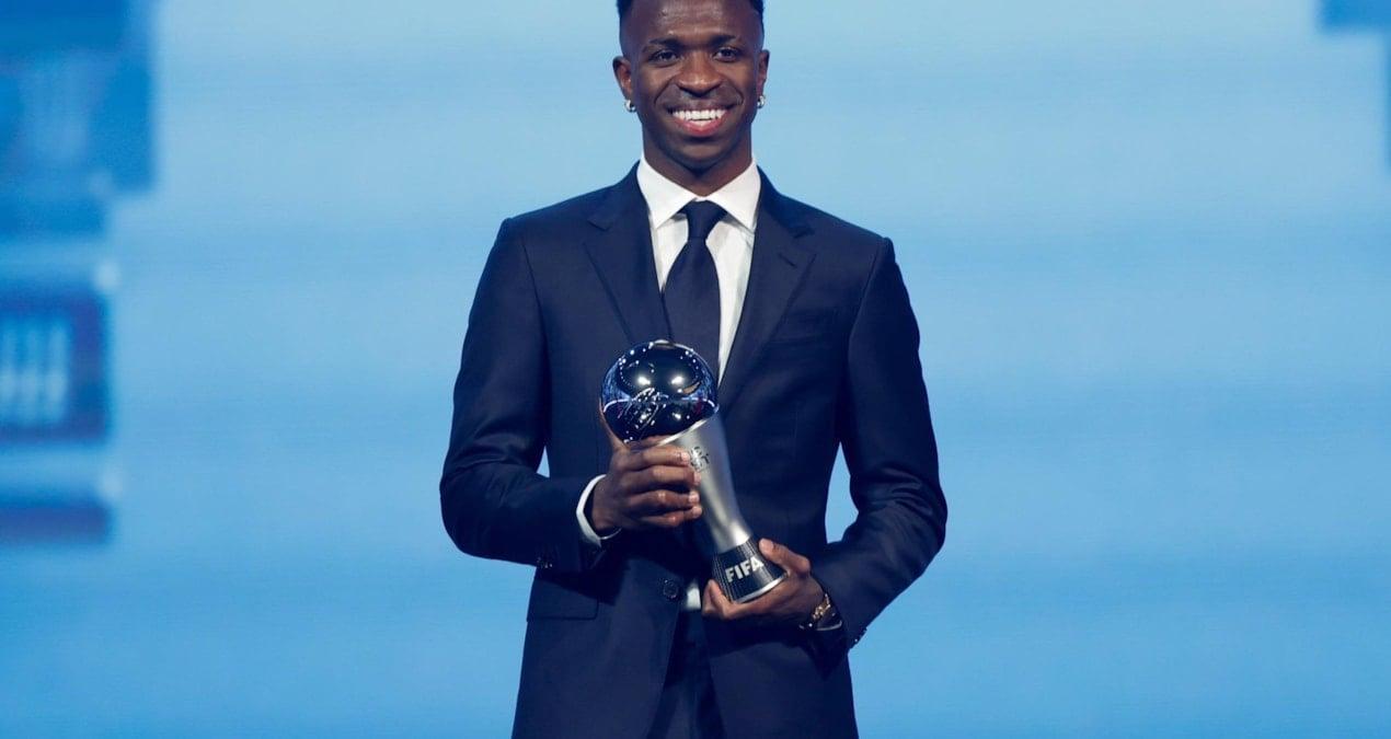 vinicius-jraya-sponsorlardan-buyuk-destek-17-yil-sonra-gelen-odul-b6S2r4RA.jpg