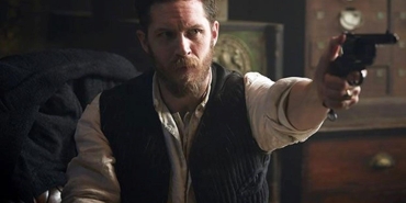 yeni-guy-ritchie-dizi-serisinin-efsanevi-isimleri-tom-hardy-helen-mirren-ve-pierce-brosnanin-gosterisli-basrolleriyle-buyuleyici-bir-yolculuk-JpSQ7AWx.jpg