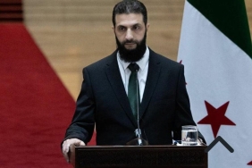 ahmed-es-sara-ve-mazlum-abdinin-gorusmesi-yesil-suriye-bayraginin-gondere-cekilmesi-pjMuEcfS.jpg
