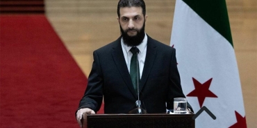 ahmed-es-sara-ve-mazlum-abdinin-gorusmesi-yesil-suriye-bayraginin-gondere-cekilmesi-pjMuEcfS.jpg