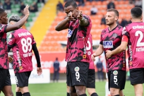 alanyaspor-ve-basaksehir-dokuz-gollu-heyecan-dolu-mac-CS9UKTVA.jpg