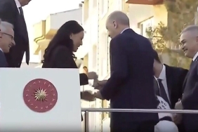 aydin-milletvekili-saribas-cumhurbaskani-erdoganin-elini-optu-200-tl-harclik-aldi-TVgtcW2L.jpg