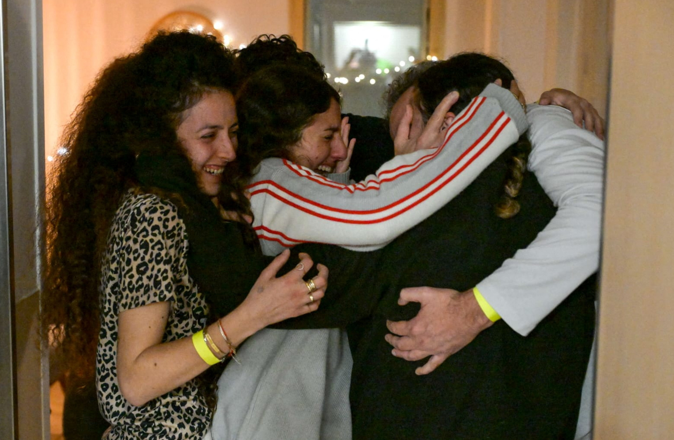 Aylar Sonra Aileler Kavuştu: Rehine Takası Gerçekleşti
