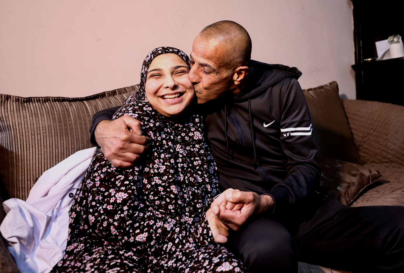 Aylar Sonra Aileler Kavuştu: Rehine Takası Gerçekleşti