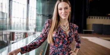 ayse-barim-ve-serenay-sarikaya-iddialari-sonrasi-oyuncular-tek-tek-aciklama-yapti-hayati-diledigi-gibi-yasiyor-diye-PzMc2cXR.jpg