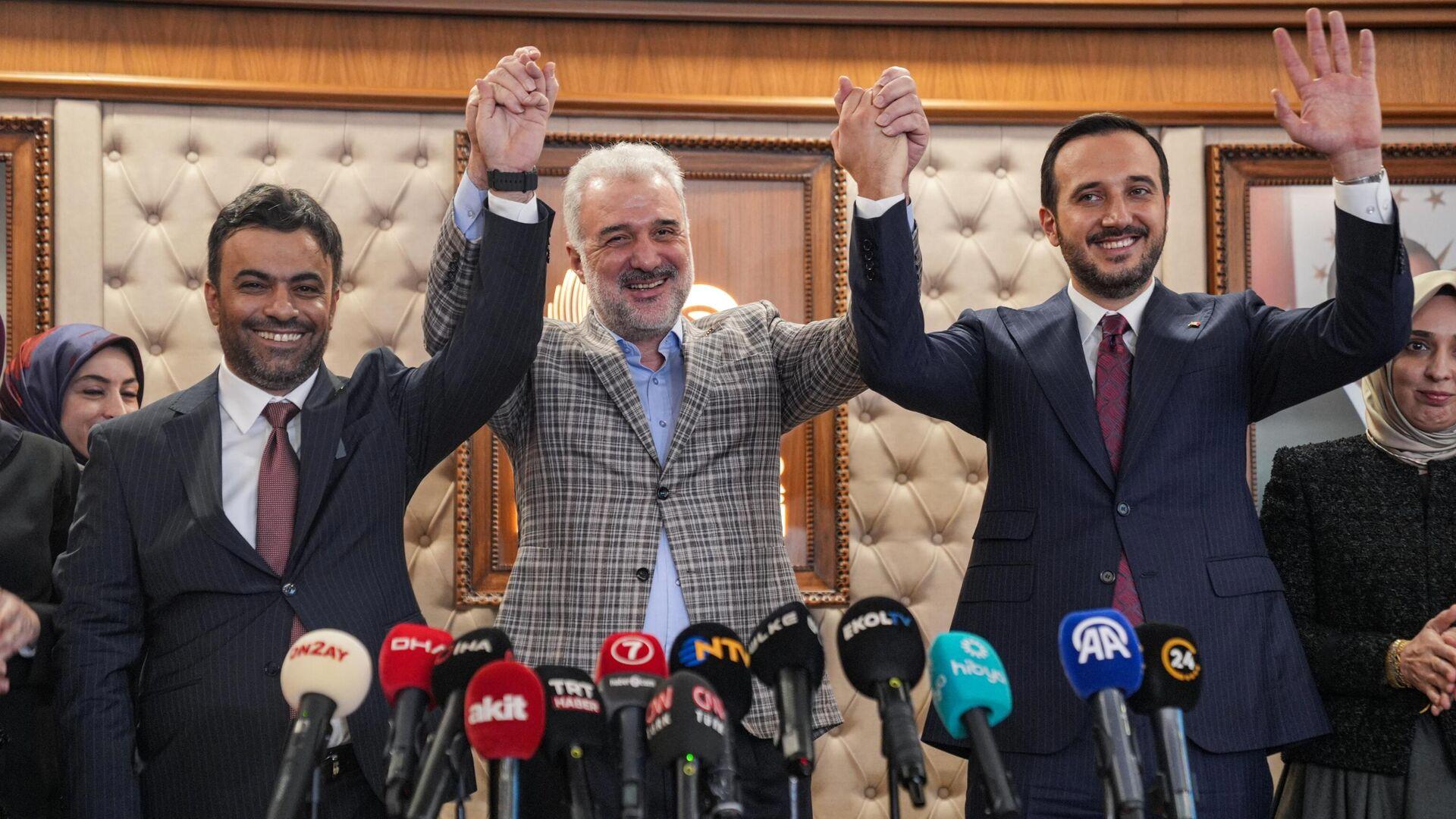bagcilar-belediye-baskani-secilen-yasin-yildiz-gorevi-devraldi-4Ew5wlvY.jpg