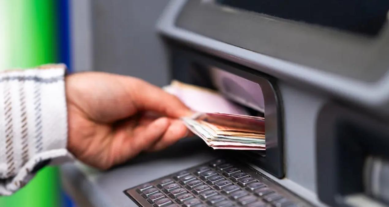 bankalardan-sasirtan-atm-gelismesi-para-cekme-limitleri-yenilendi-w1iX1ldV.jpg