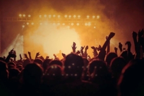 bu-yil-sahneler-yildizlarin-isiltisiyla-buyulenecek-dunyaca-unlu-sanatcilarla-unutulmaz-konser-deneyimi-5guGjR5l.jpg