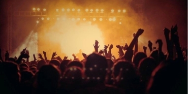 bu-yil-sahneler-yildizlarin-isiltisiyla-buyulenecek-dunyaca-unlu-sanatcilarla-unutulmaz-konser-deneyimi-5guGjR5l.jpg