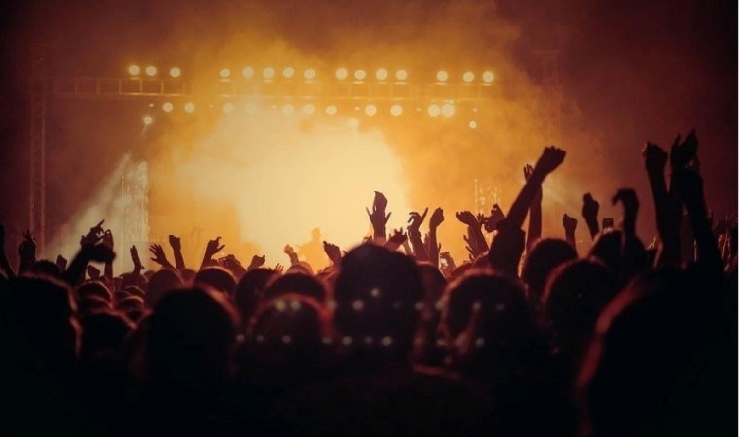 bu-yil-sahneler-yildizlarin-isiltisiyla-buyulenecek-dunyaca-unlu-sanatcilarla-unutulmaz-konser-deneyimi-5guGjR5l.jpg
