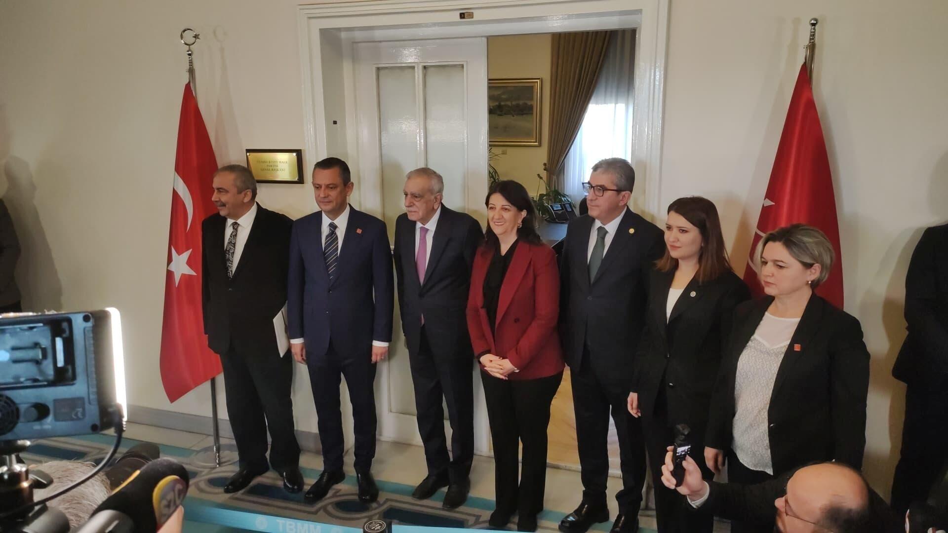 dem-partiden-chpye-ziyaret-gorusme-basladi-YVQp6epG.jpg