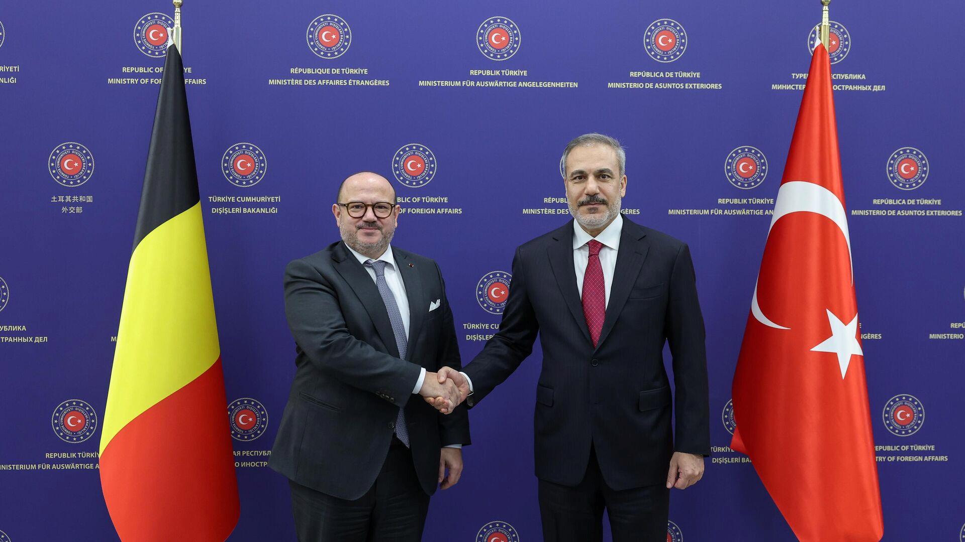 disisleri-bakani-fidan-suriyede-cogunluk-ya-da-azinlik-kim-olursa-olsun-turkiye-bunlarin-da-hamisidir-NrwaK21U.jpg
