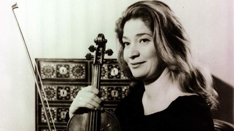 Ayla Erduran Kimdir?