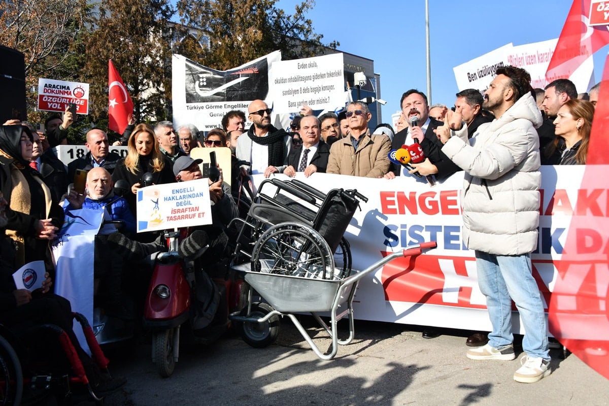 Emekli Taş Kaynatarak Şimşek İçin Para Topladı: Eşsiz Bir Hikaye