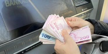 emeklilerin-bayram-ikramiyesi-zammi-icin-bekleyisi-masaya-yansiyan-rakamlar-lMmsATpi.jpg