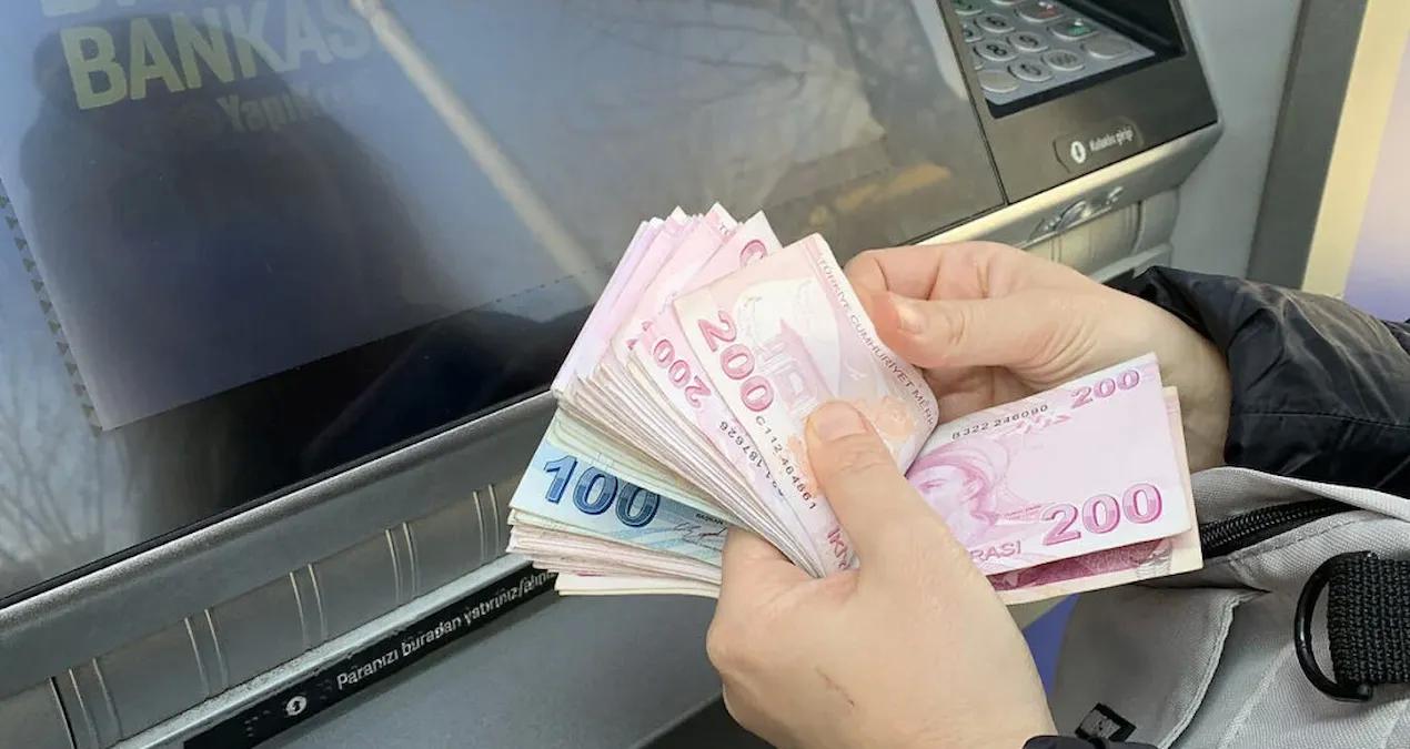 emeklilerin-bayram-ikramiyesi-zammi-icin-bekleyisi-masaya-yansiyan-rakamlar-lMmsATpi.jpg
