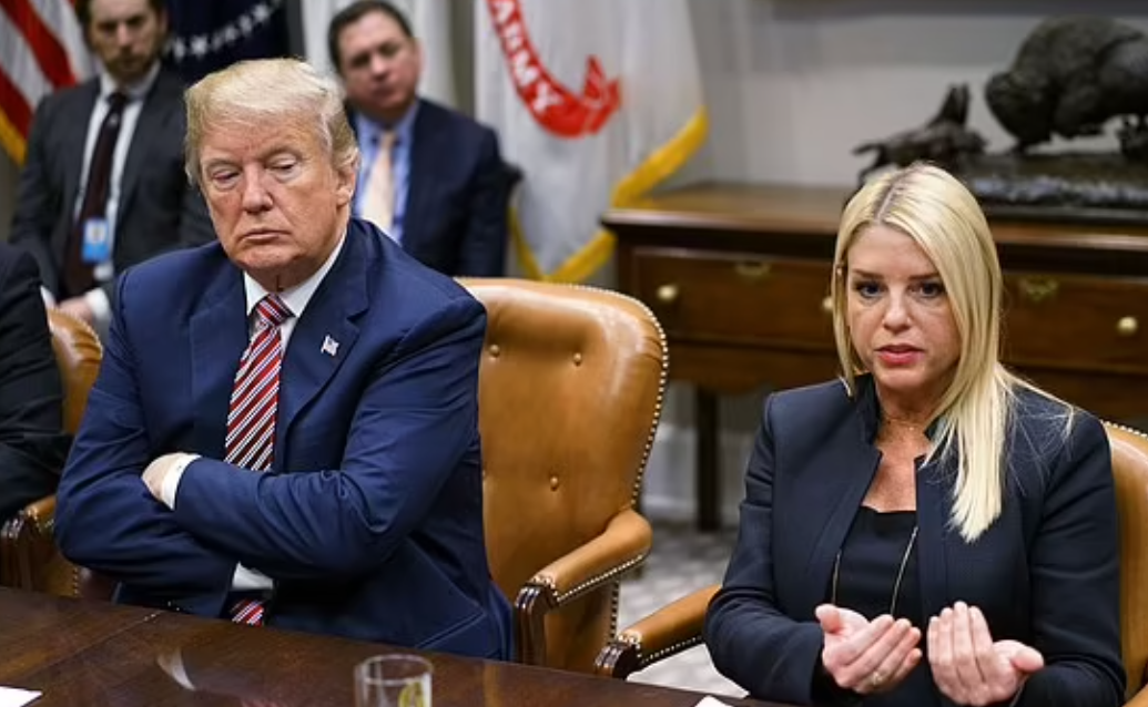 Pamela Bondi Kimdir?